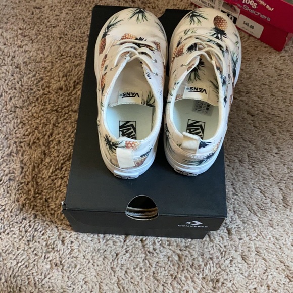 Vans - Picture 3 of 4